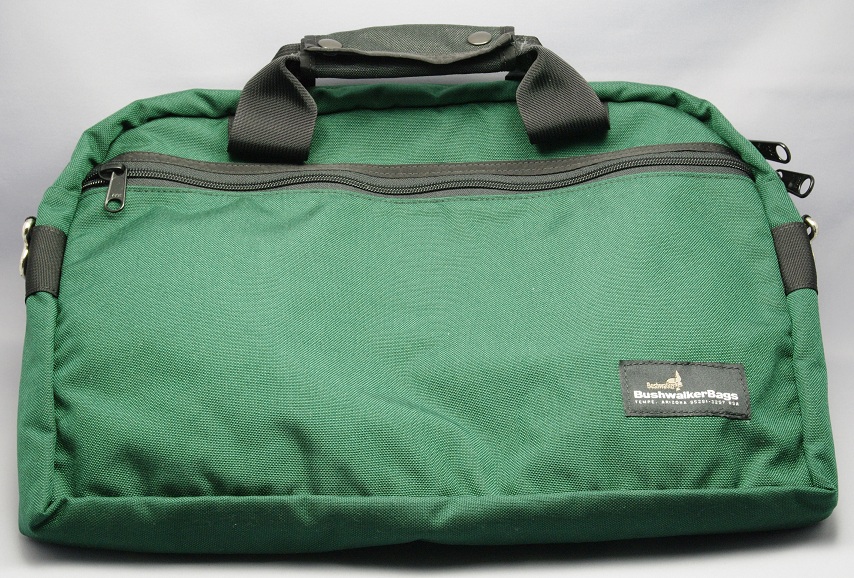 ブッシュウォーカー（BUSHWALKER）　SOFT BRIEFCASE（緑） W430 x D76 x H280