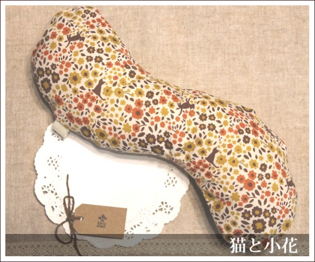 またたびクッションジャンボ　猫と小花