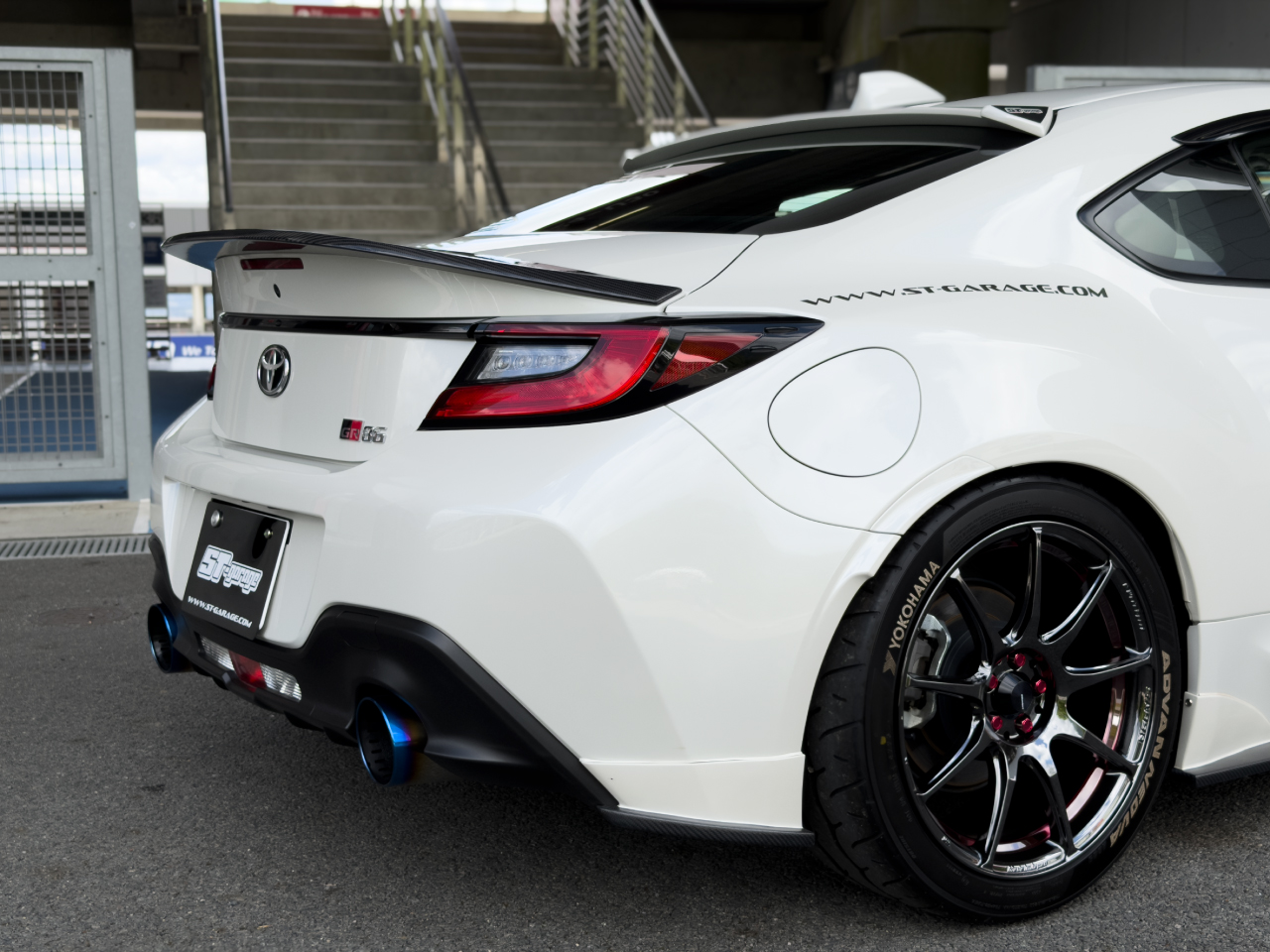 <クリア塗装済>GR86/ZN8 & BRZ/ZD8 カーボントランクスポイラー