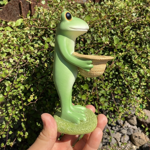 コポーミニガーデン帽子を花かごに３