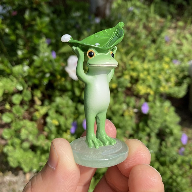 コポーしずくをよけるカエル３