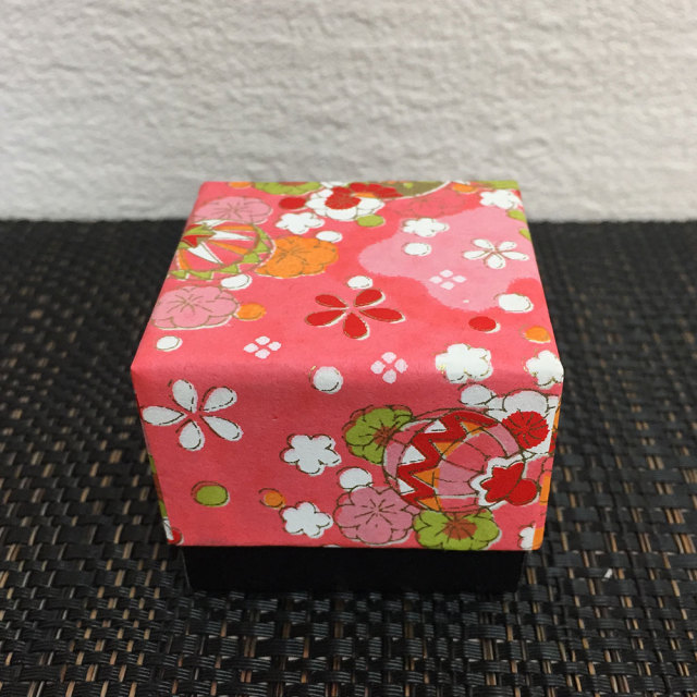 小箱　花鞠