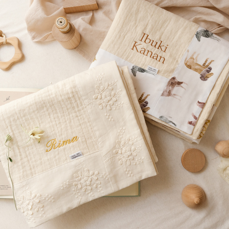 【名入れ】HUG ME ブランケット（フラワーエンブロイダリー／アニマルワールド）