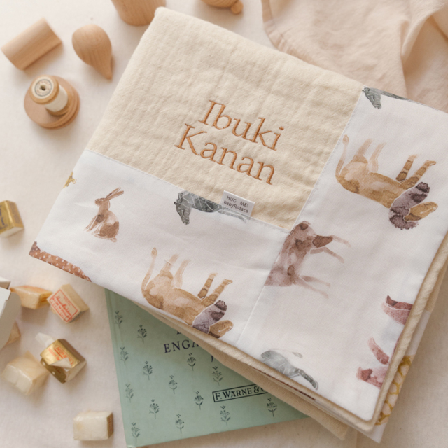 名入れ】HUG ME ブランケット（フラワーエンブロイダリー／アニマル