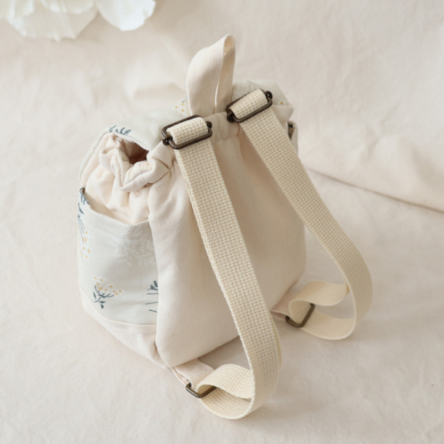 名入れ】世界にひとつのベビーリュック ホワイトフラワー ハンドメイド