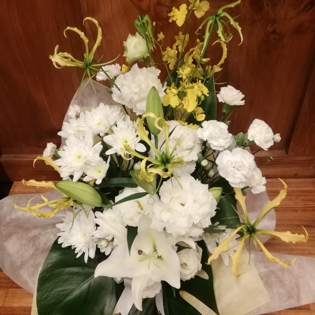 お供えアレンジイエロー
