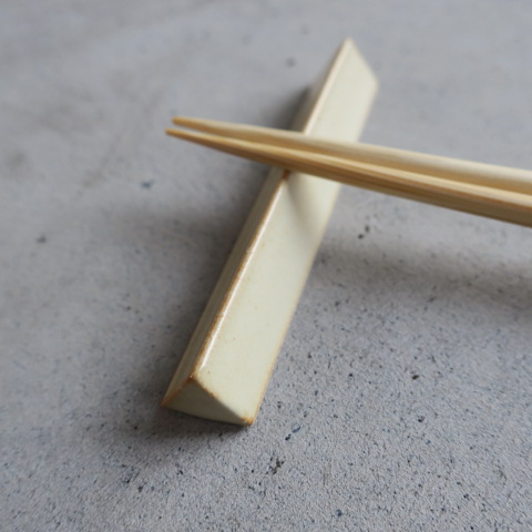 【美濃焼】　箸置き/三角　クリーム