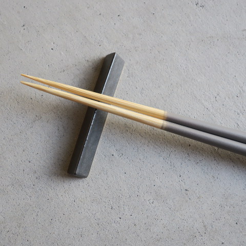 【美濃焼】　箸置き/三角　ブラック