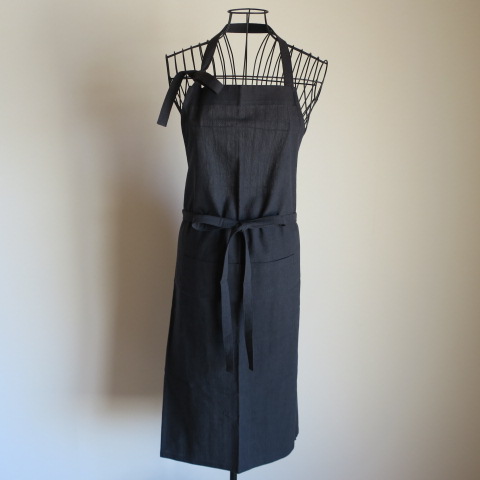 《メール便可》《ラッピング可》【亀田縞】エプロン　無地/チャコール　ロング丈