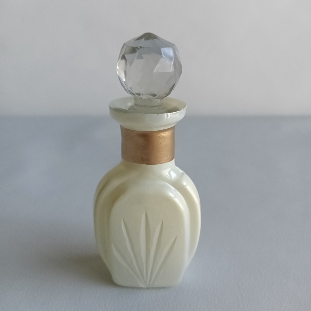 【吹きガラス】香水瓶/フラワーベース　ミルクカラー