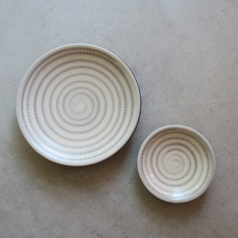 小石原焼 上鶴窯 | 飛びカンナ 6寸皿 | 『器と道具の店 BACIA BRANCA