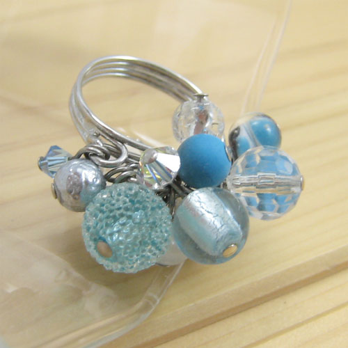 バーグ限定　手作り雑貨　ビーズアクセサリー　リング　アクアブルーのリング