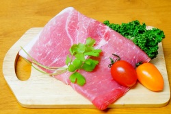 梅肉ポーク　モモしゃぶ　200g