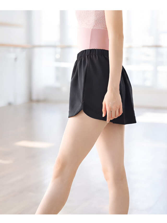 abbyオリジナル＞ストレッチカーブヘムショートパンツ｜バレエウェア