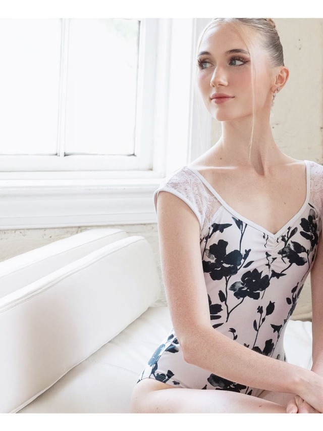 ClassIn（クラスイン）フローラルプリントレースキャップレオタード