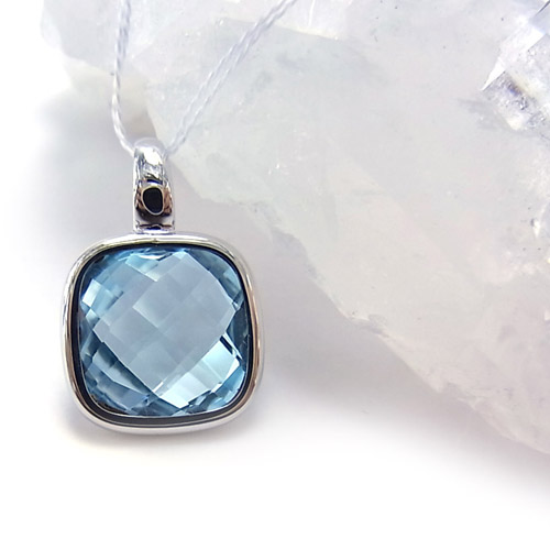 スクエア型ブルートパーズ（ホワイトゴールド）ペンダントトップ