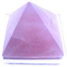 ピンク水晶ピラミッド　　　60mmx60mmx高さ45mm前後