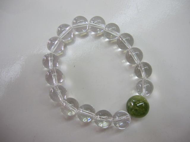 スフェーン（３Ａ）入り天然水晶ブレスレット
