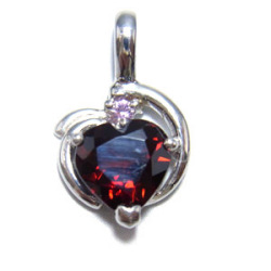 ハート型ガーネットペンダントトップ