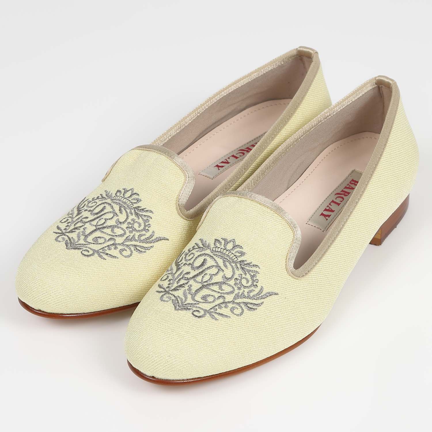 【OUTLET】BARCLAY（バークレー）刺繍モチーフオペラシューズ　イエロー