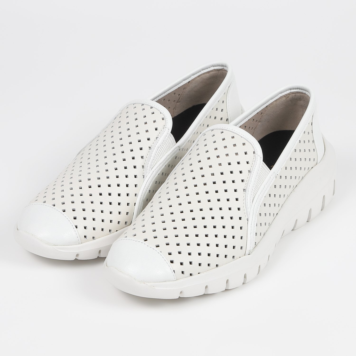 【OUTLET】BARCLAY（バークレー）パイロンソールパンチングスリッポン　アイボリー