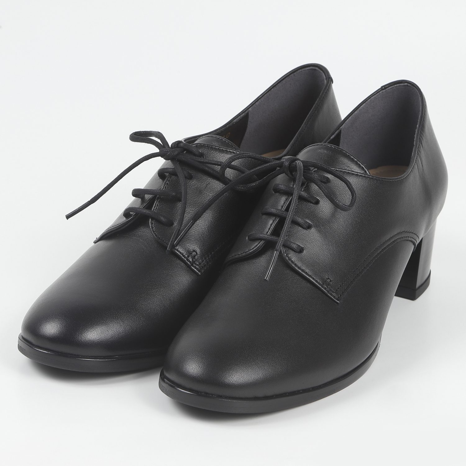 BARCLAY（バークレー）定番シンプル外羽根レースアップパンプス　ブラック