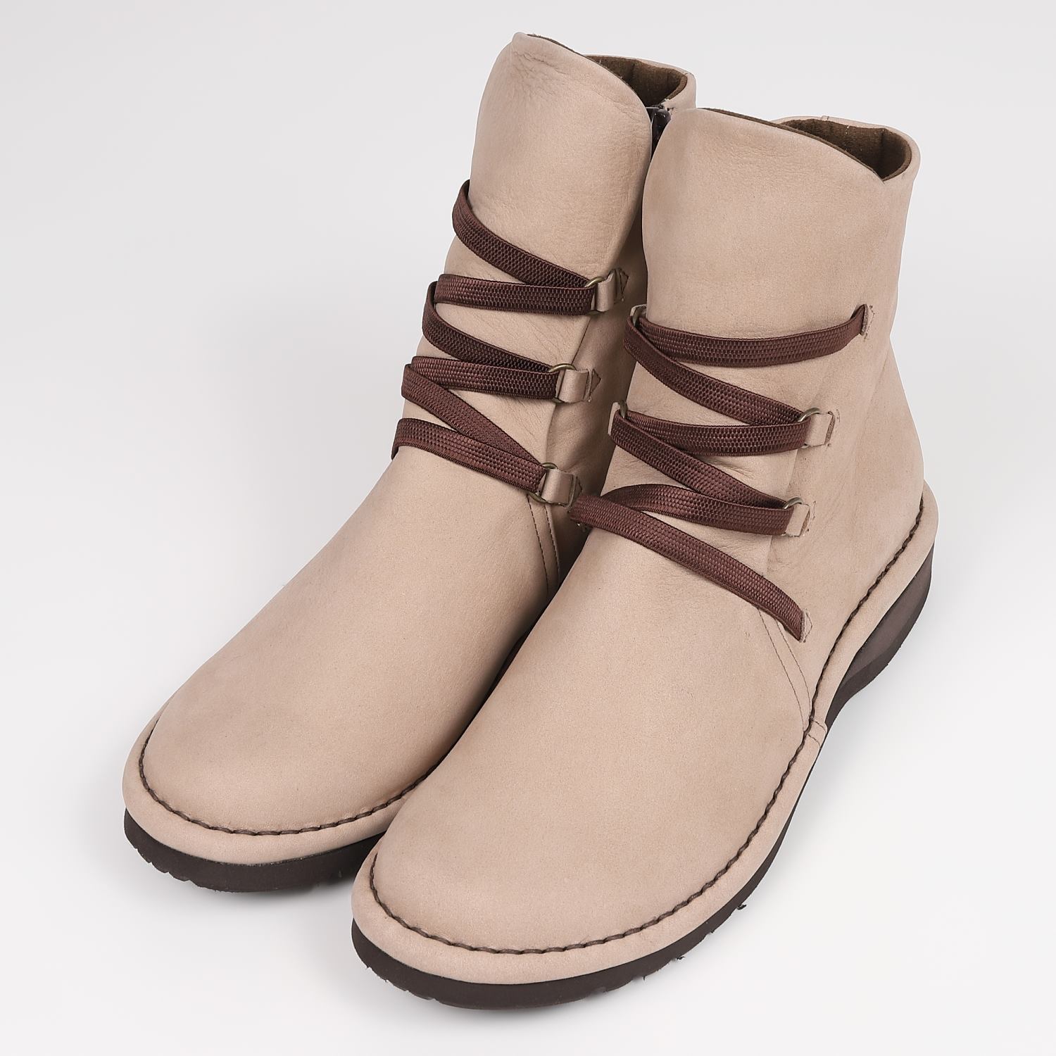 【OUTLET】VITA NOVA（ヴィタノヴァ）ソフトレザーショートブーツ　ダークベージュヌバック