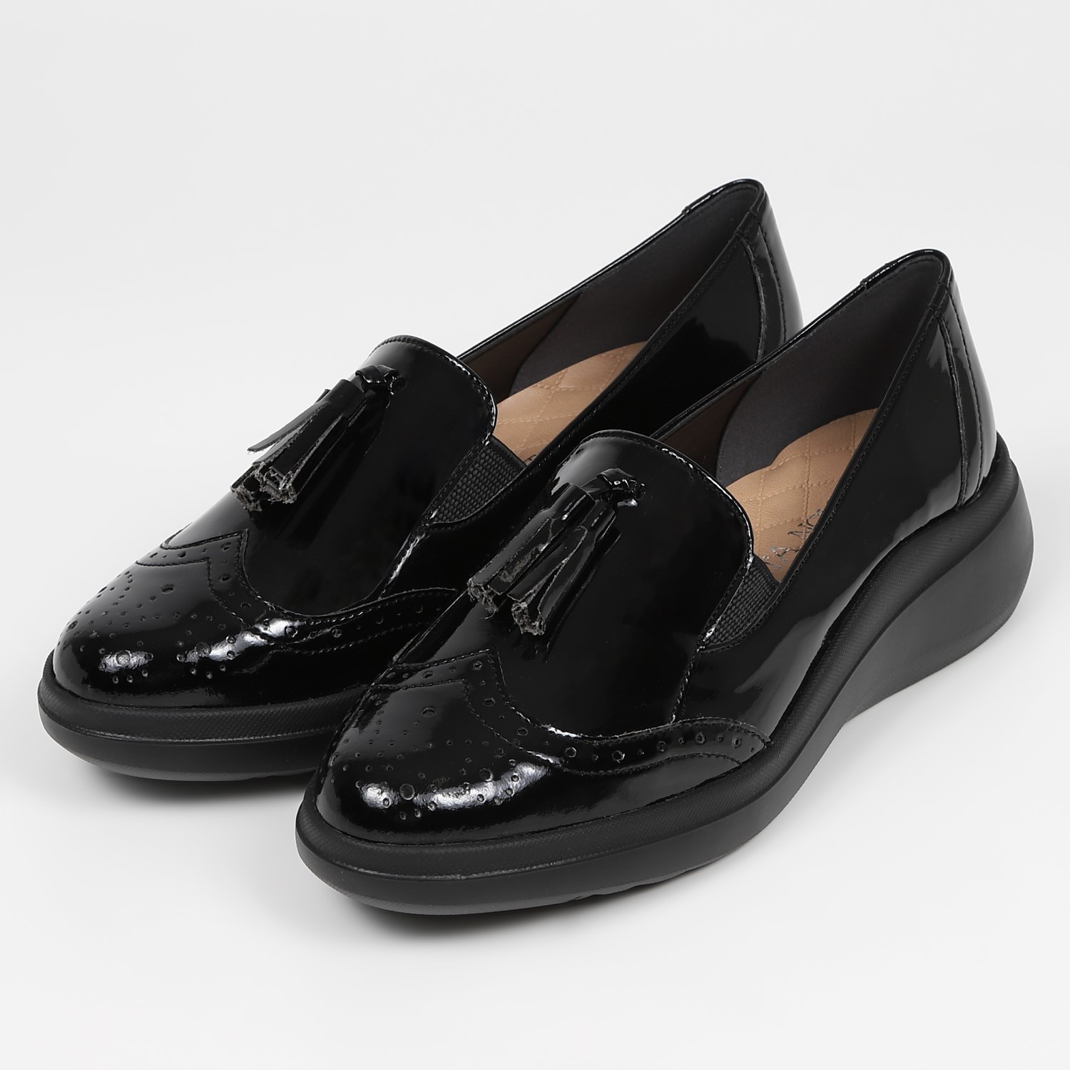 VITA NOVA（ヴィタノヴァ）晴雨兼用タッセルスリッポン　ブラックエナメル