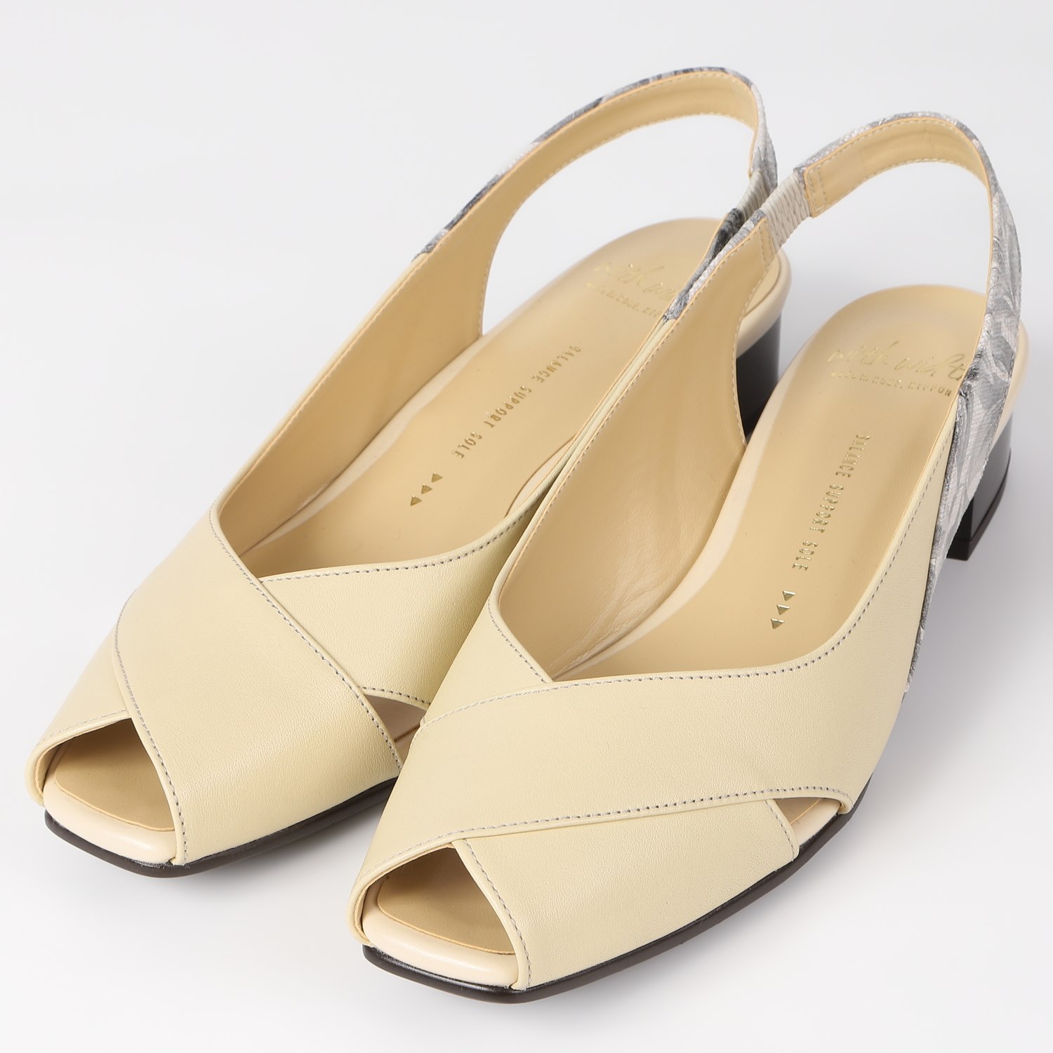 【OUTLET】With Width（ウィズウィズ）オープントゥバックベルトパンプス　ライトイエロー