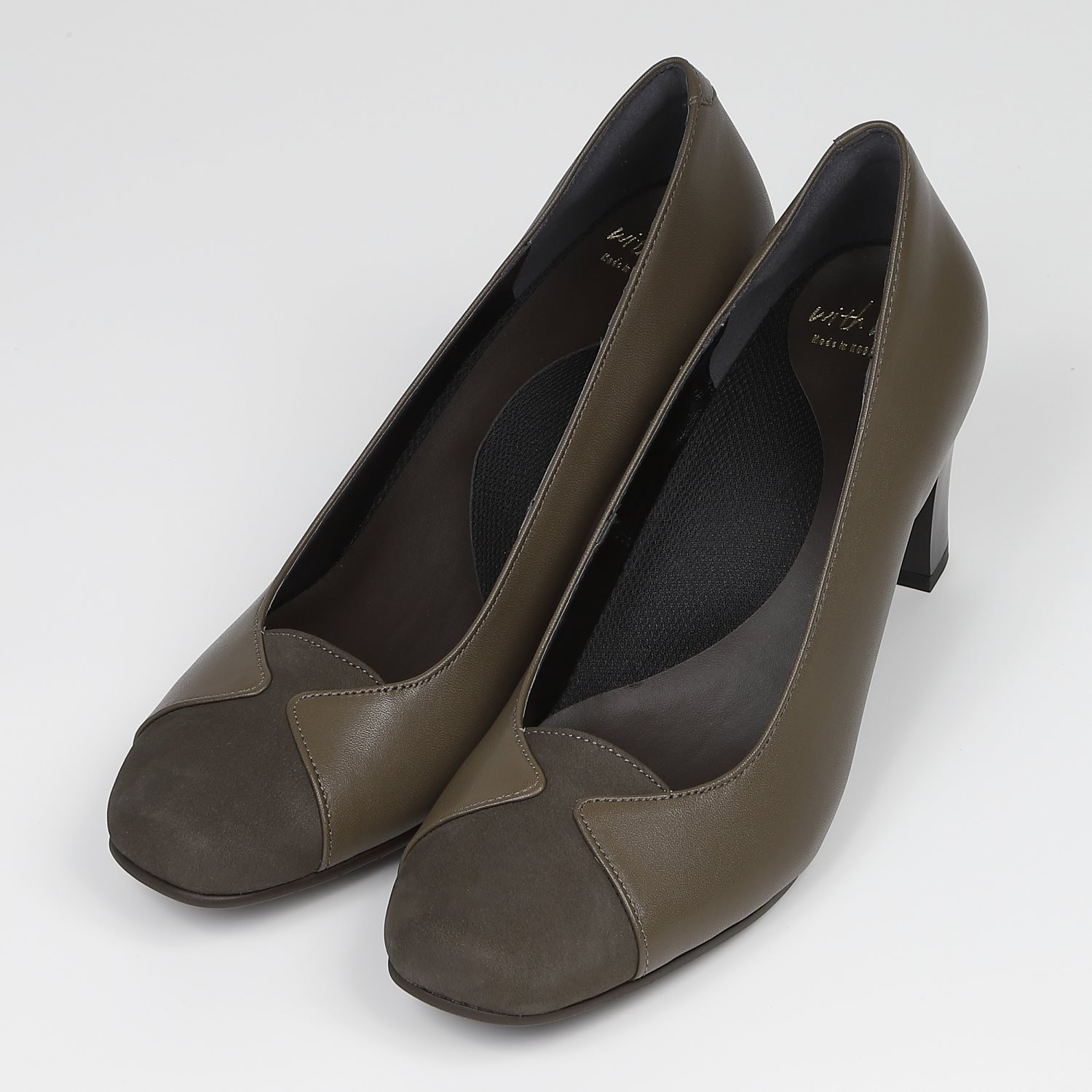 With Width（ウィズウィズ）２Ｅデザインパンプス チャコールグレーコンビ