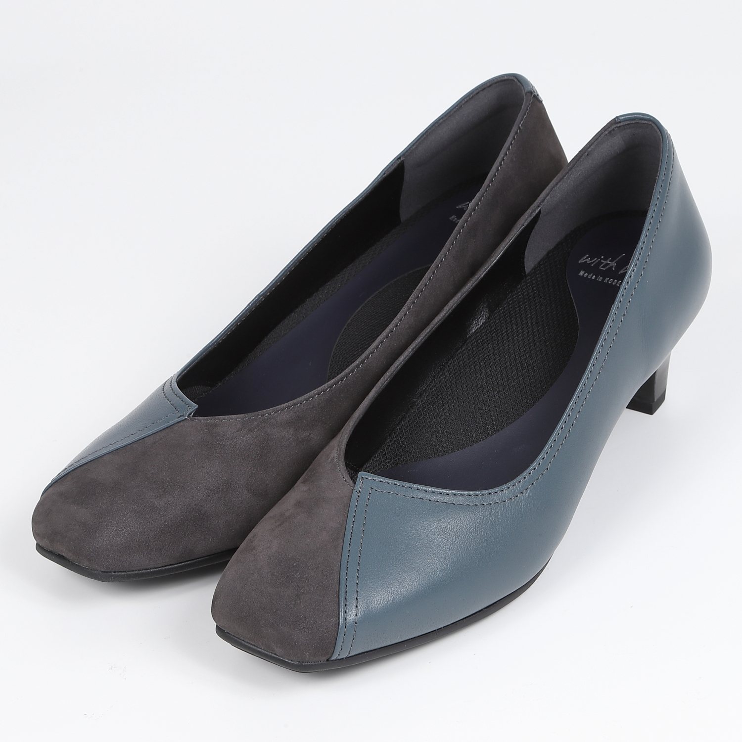 With Width（ウィズウィズ）切り返しデザインデザインパンプス スモーキーブルー