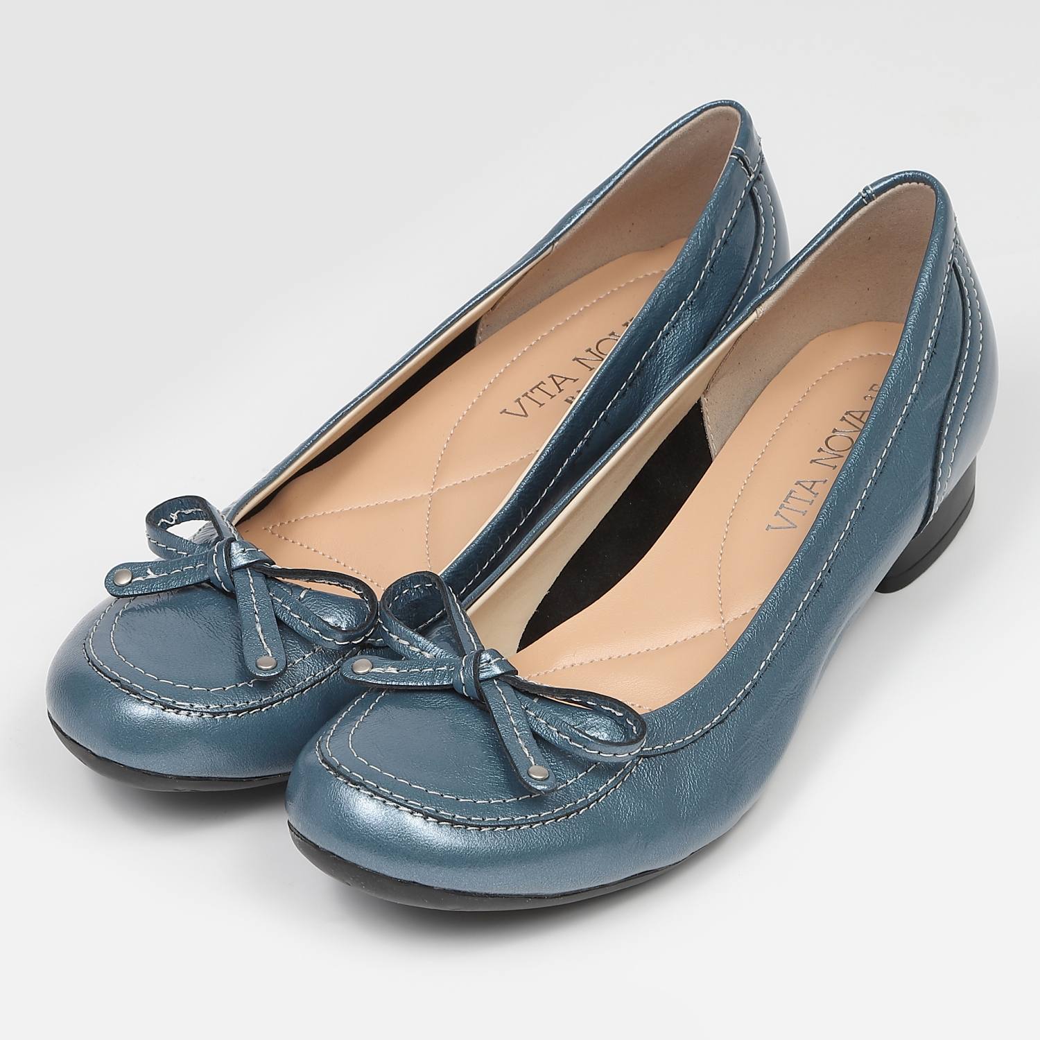 VITA NOVA（ヴィタノヴァ）リボン付カッターパンプス ブラックエナメル