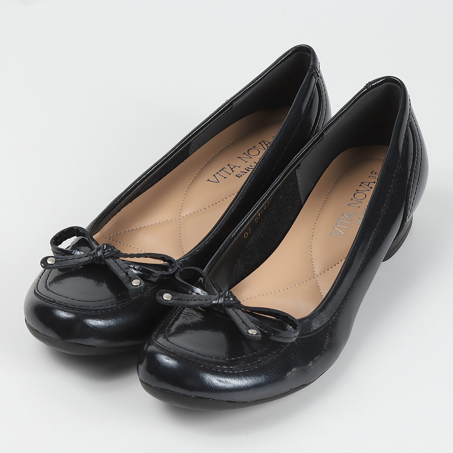 【WEB限定】VITA NOVA（ヴィタノヴァ）リボン付カッターパンプス　ネイビーエナメル