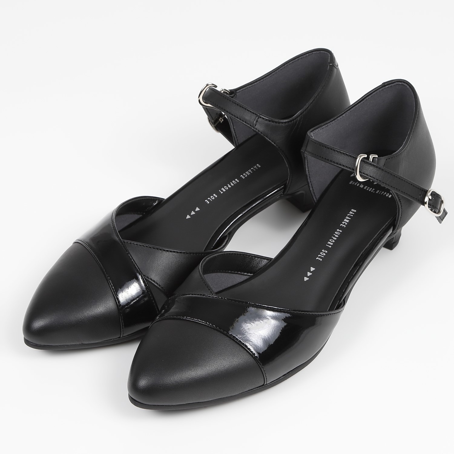 【OUTLET】With Width（ウィズウィズ）アシンメトリーストラップパンプス ブラック