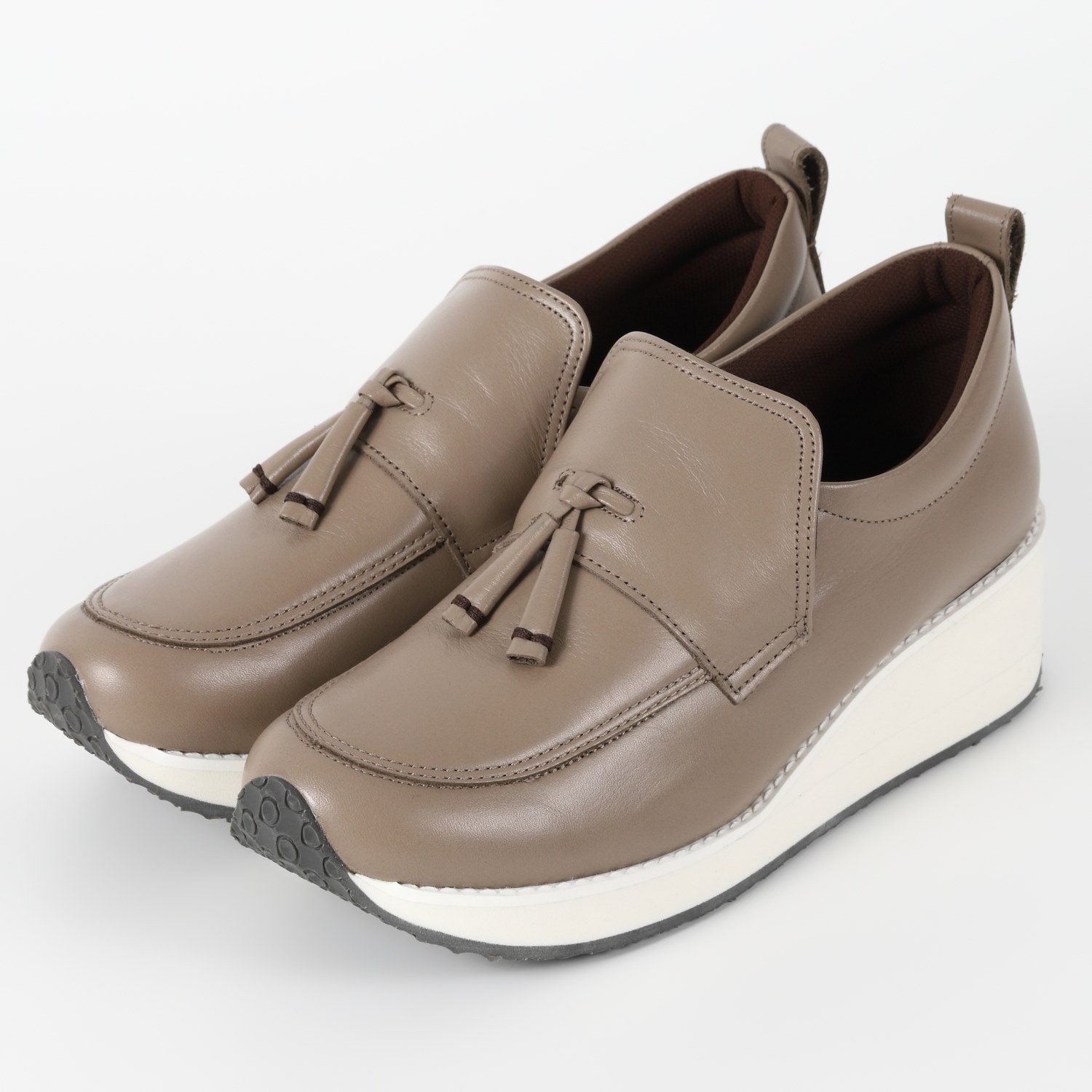 【OUTLET】VITA NOVA（ヴィタノヴァ）タッセルスリッポンスニーカー　オークベージュ