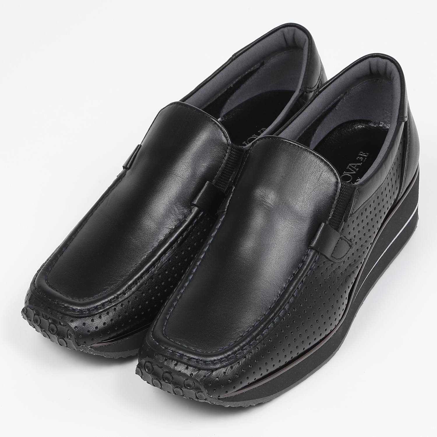 VITA NOVA（ヴィタノヴァ）5cmヒールスリッポンスニーカー ブラック