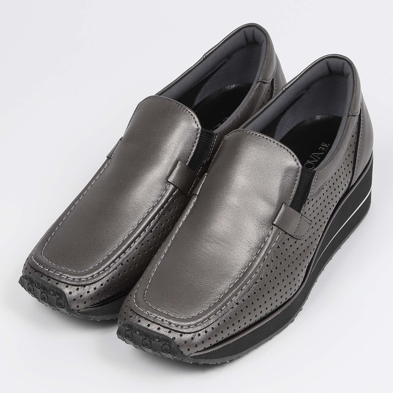 VITA NOVA（ヴィタノヴァ）5cmヒールスリッポンスニーカー　エタン