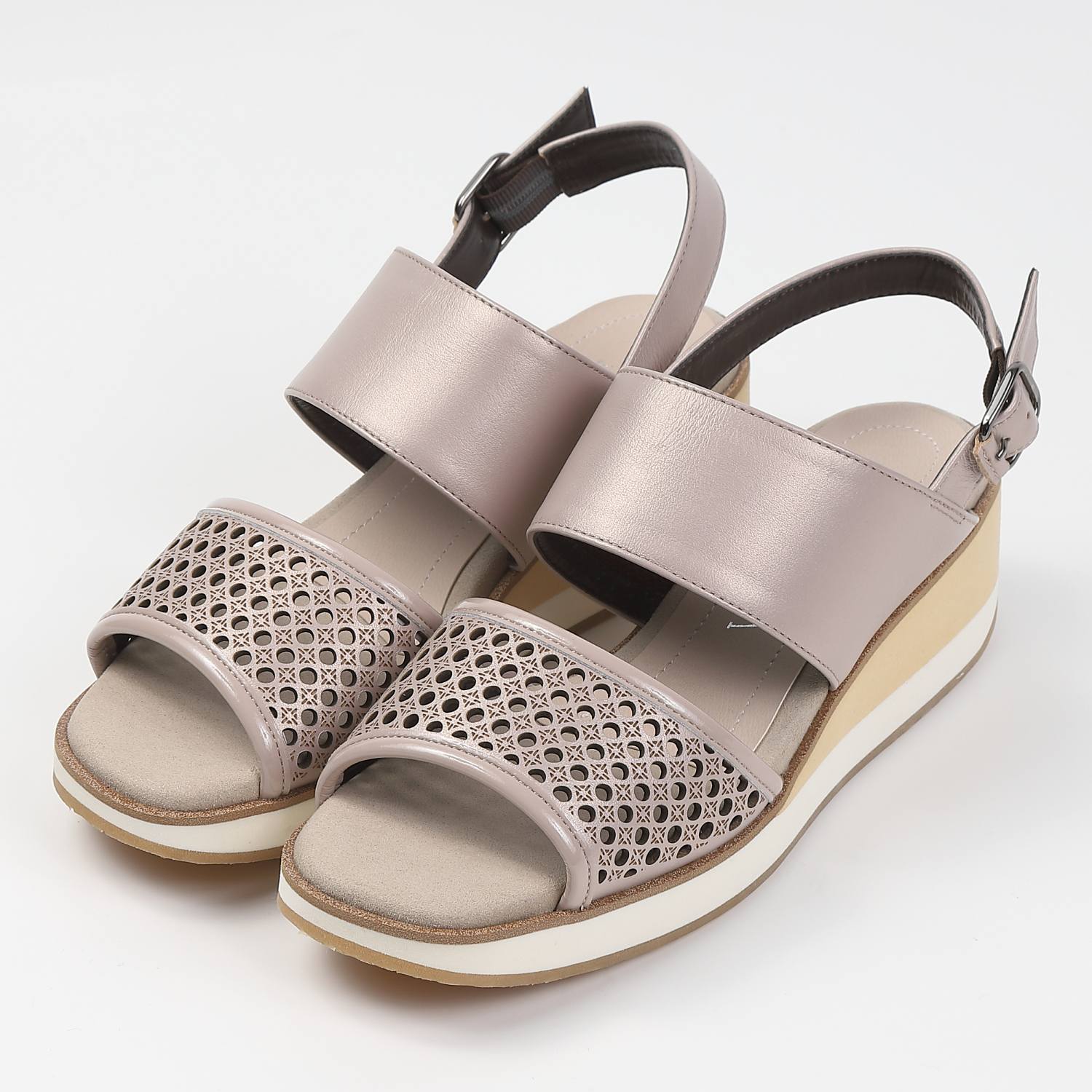 VITA NOVA（ヴィタノヴァ）レーザーカットスニーカーソールサンダル　ライトピンクメタリック