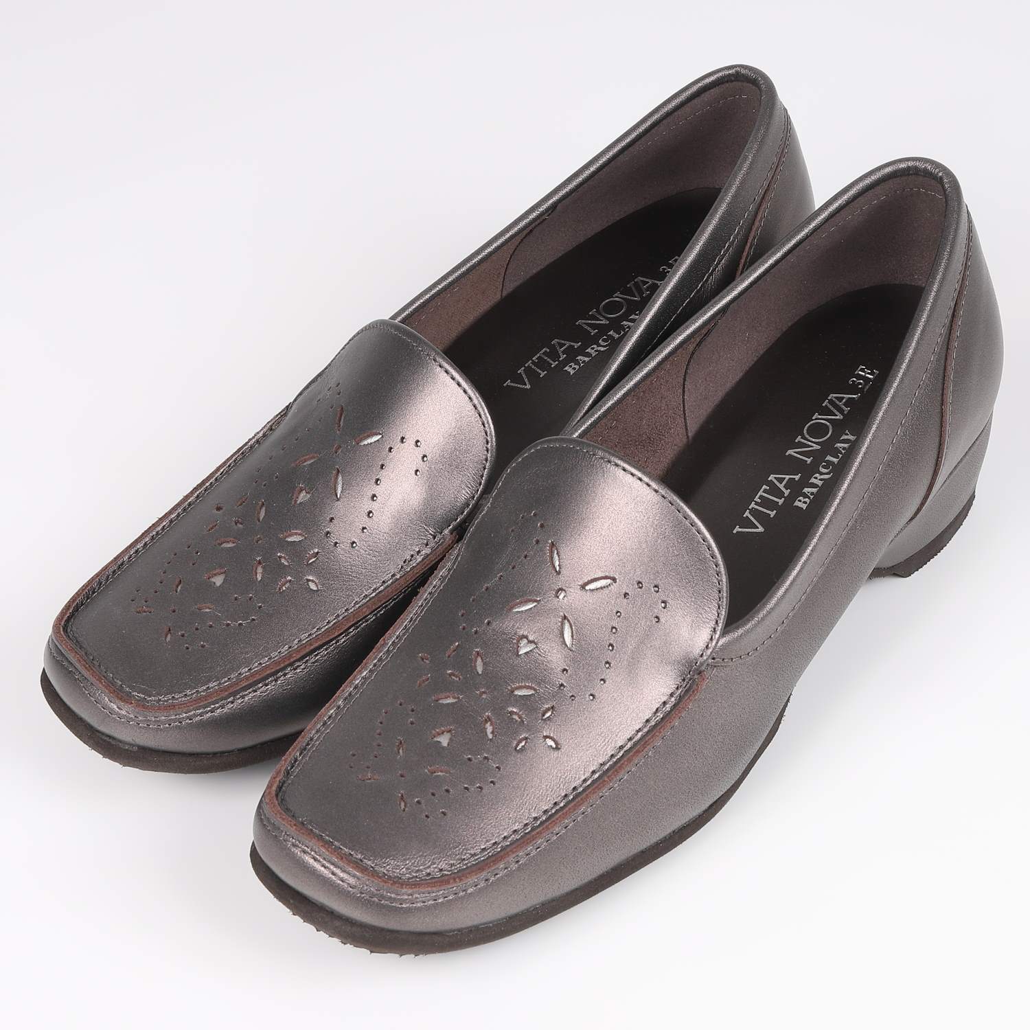 VITA NOVA（ヴィタノヴァ）カットワークモカシンローファー　ダークブラウンメタリック