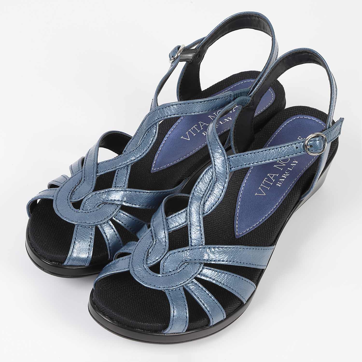VITANOVA（ヴィタノヴァ） Tストラップサンダル　コバルトブルーエナメル