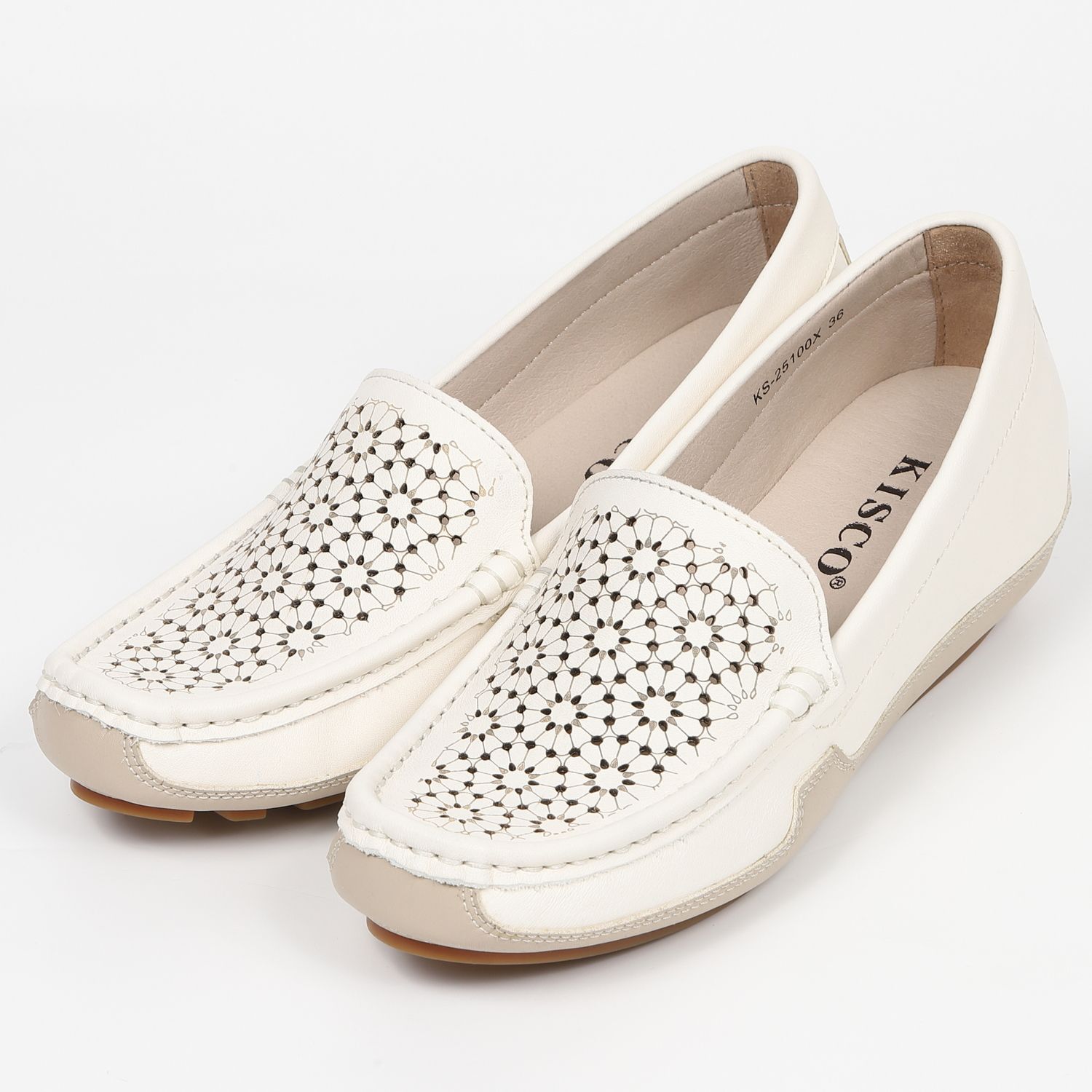 KISCO（キスコ）インヒールレーザーカットモカシン　ホワイト