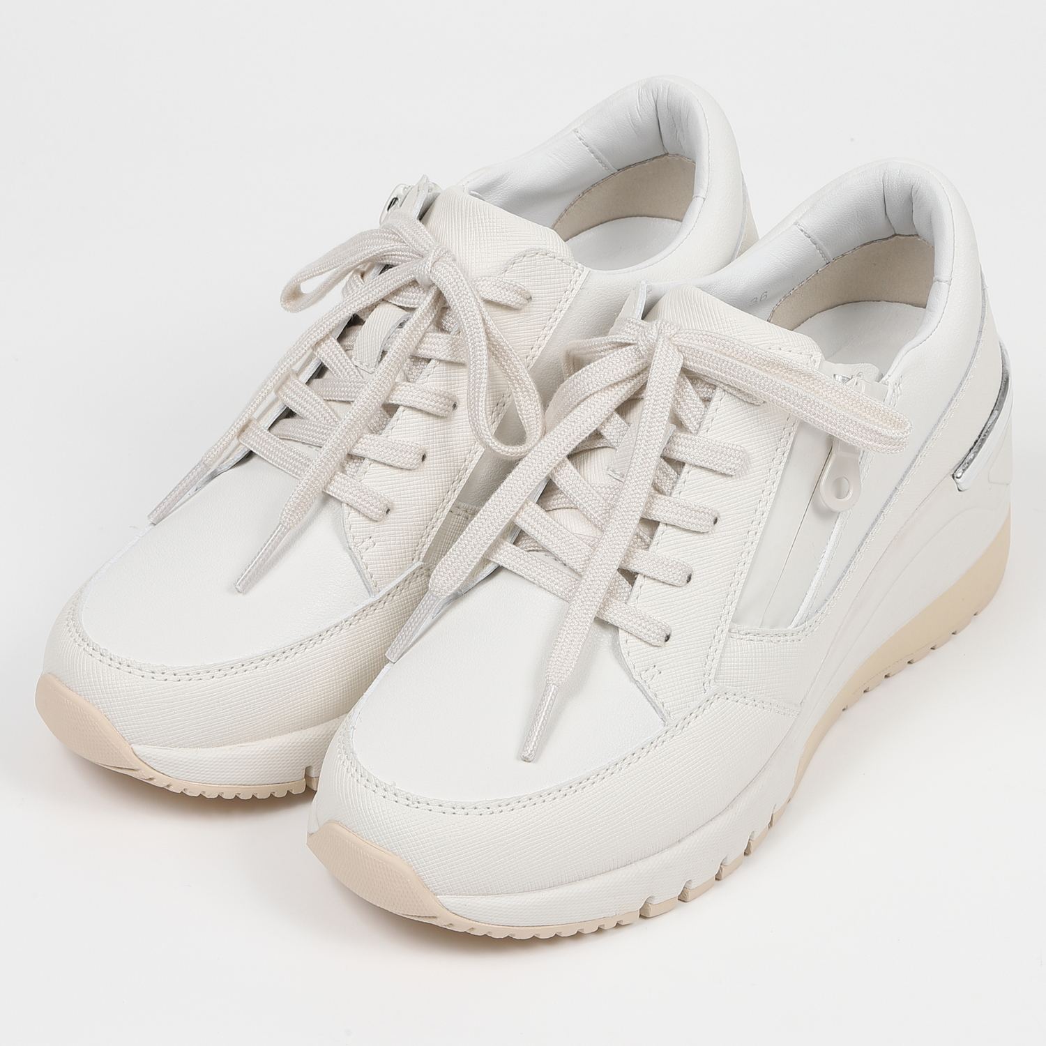 KISCO（キスコ）レースアップヒールスニーカー　ホワイト