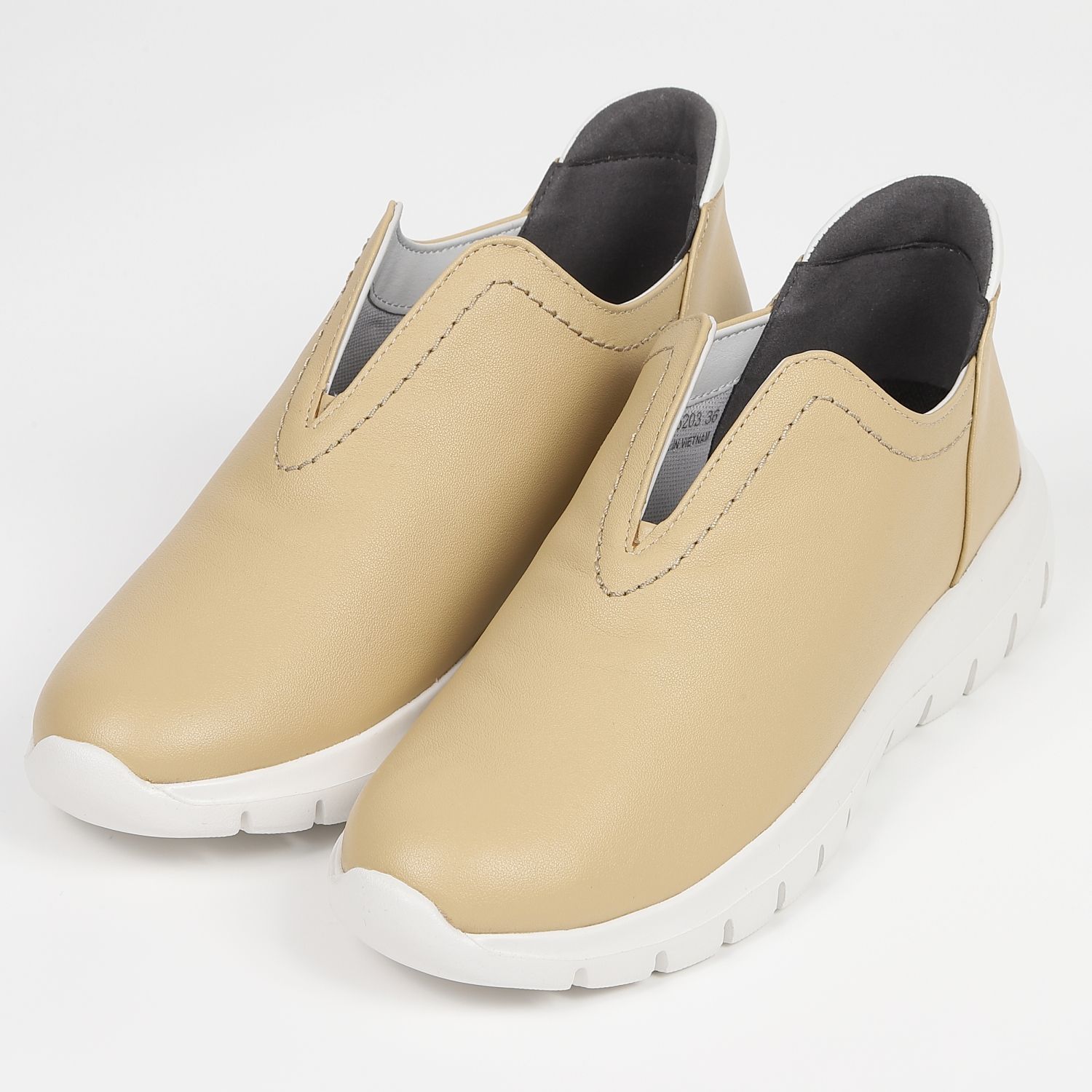 KISCO（キスコ）Vカットスリッポン　ライトベージュ