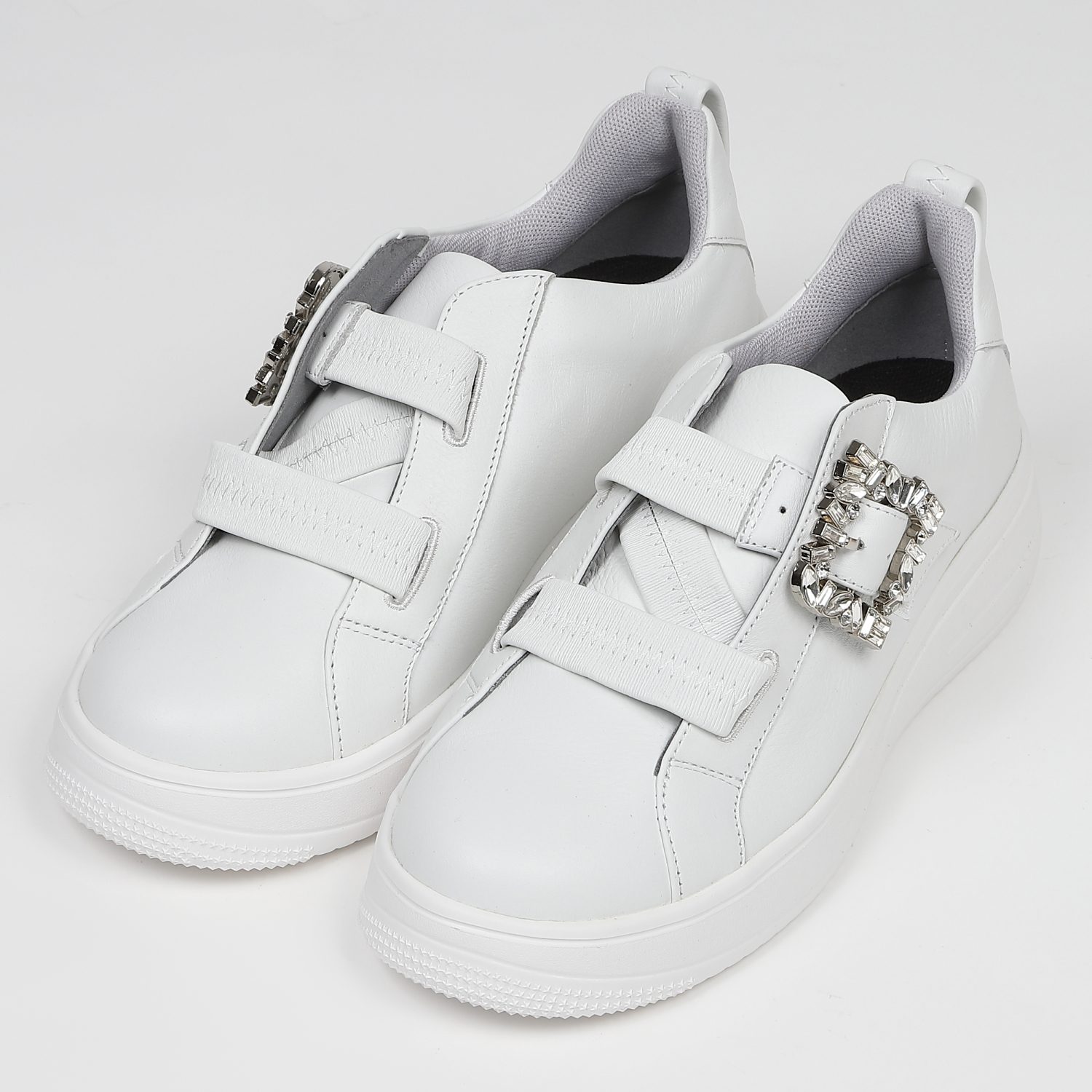 KISCO（キスコ）ビジューバックルスニーカー　ホワイト