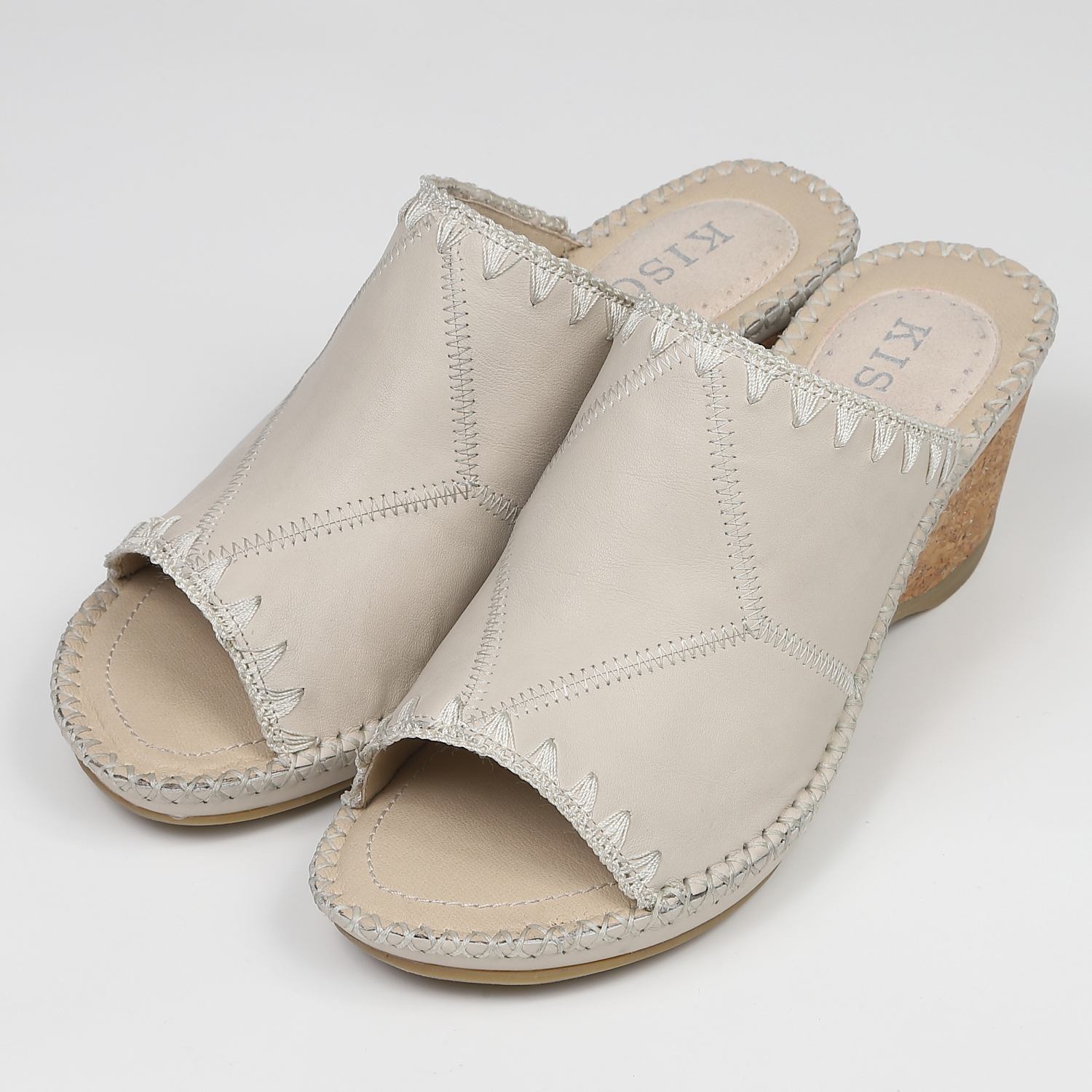 KISCO（キスコ）刺繍カバードサンダル　アイボリー