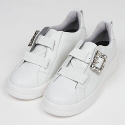 なっこ KISCO（キスコ）ビジューバックルスニーカー シルバー｜BARCLAY