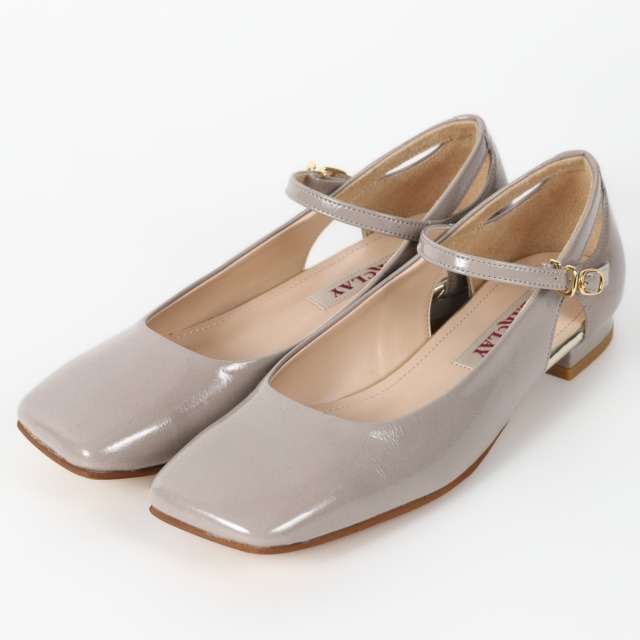【OUTLET】BARCLAY（バークレー）ワイドスクエアストラップパンプス　グレージュエナメル