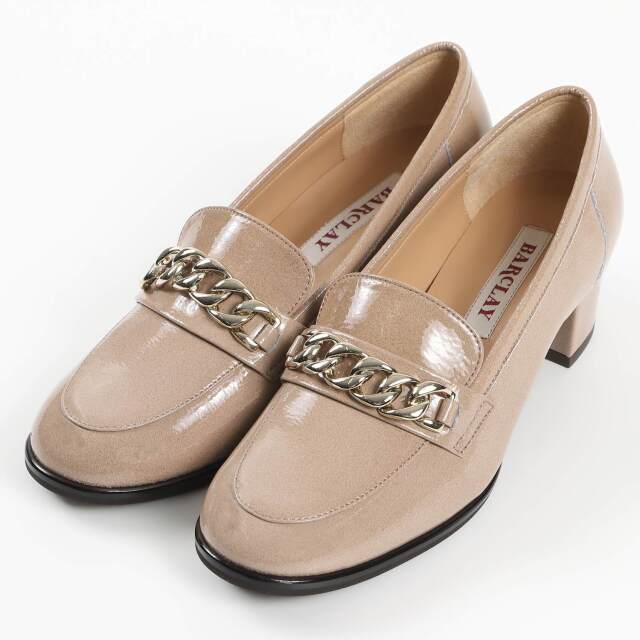 【OUTLET】BARCLAY（バークレー）チェーンローファー風パンプス　ベージュエナメル