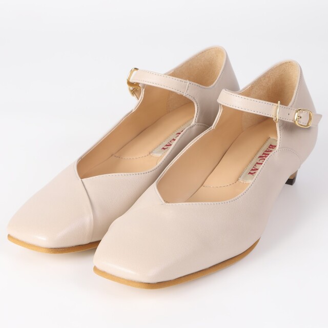 BARCLAY（バークレー）足首ストラップスクエアトゥパンプス　ライトベージュ