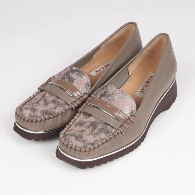 【OUTLET】BARCLAY（バークレー）EVAソールモカシンパンプス　ダークベージュ